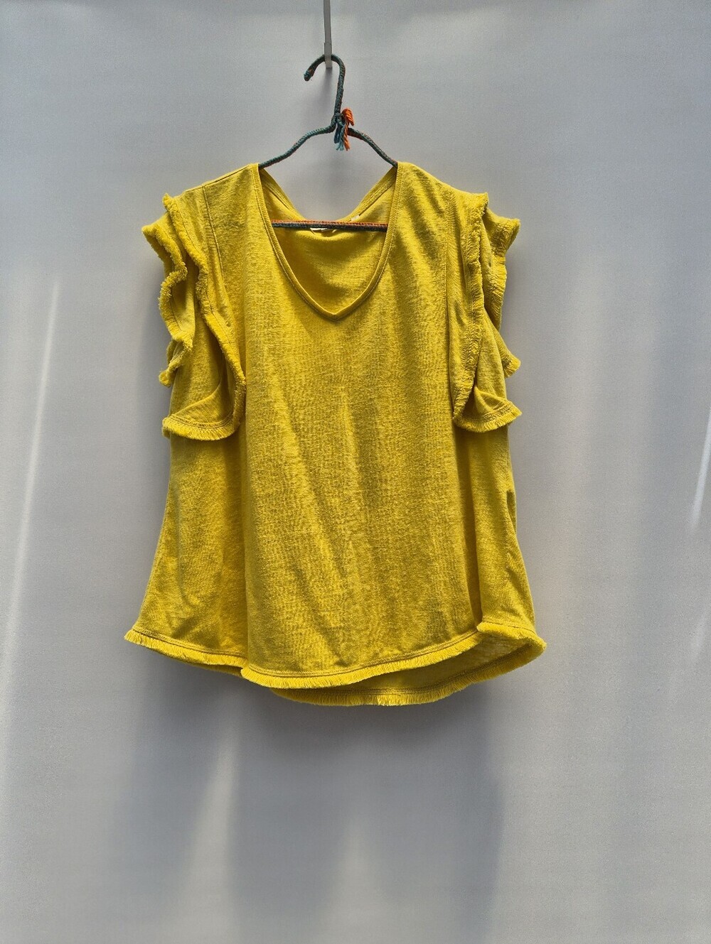 Chico’s Yellow Linen Ruffle Top Fringe V-Neck Medium 1 Coastal Grandmother Boho